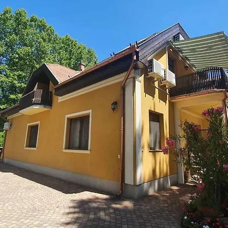 Agnes Vendeghazak Siofok-apartman 1 3*